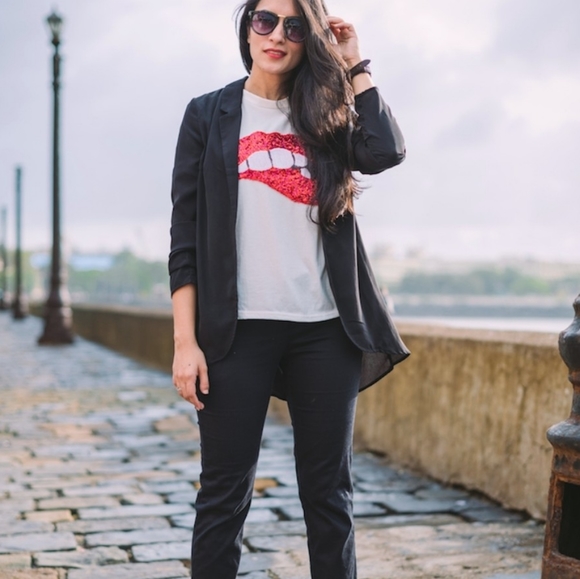 New Sequin Bite my Lip Graphic t-shirt - Picture 5 of 6